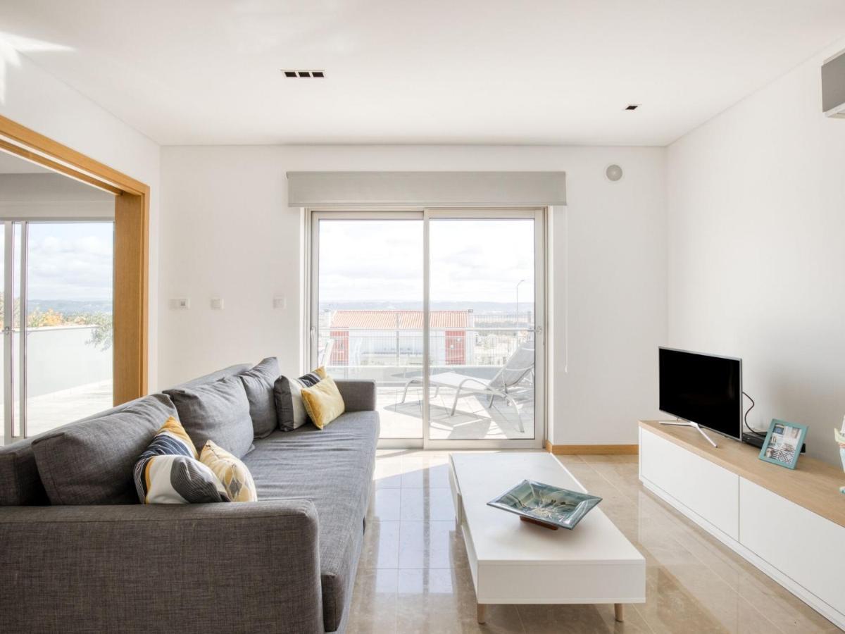 Modern Holiday Home In Salir Do Porto With Swimming Pool Salir de Porto Zewnętrze zdjęcie